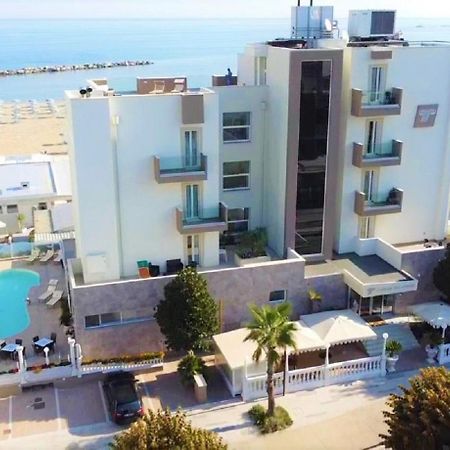 Hotel Caesar Paladium リミニ エクステリア 写真