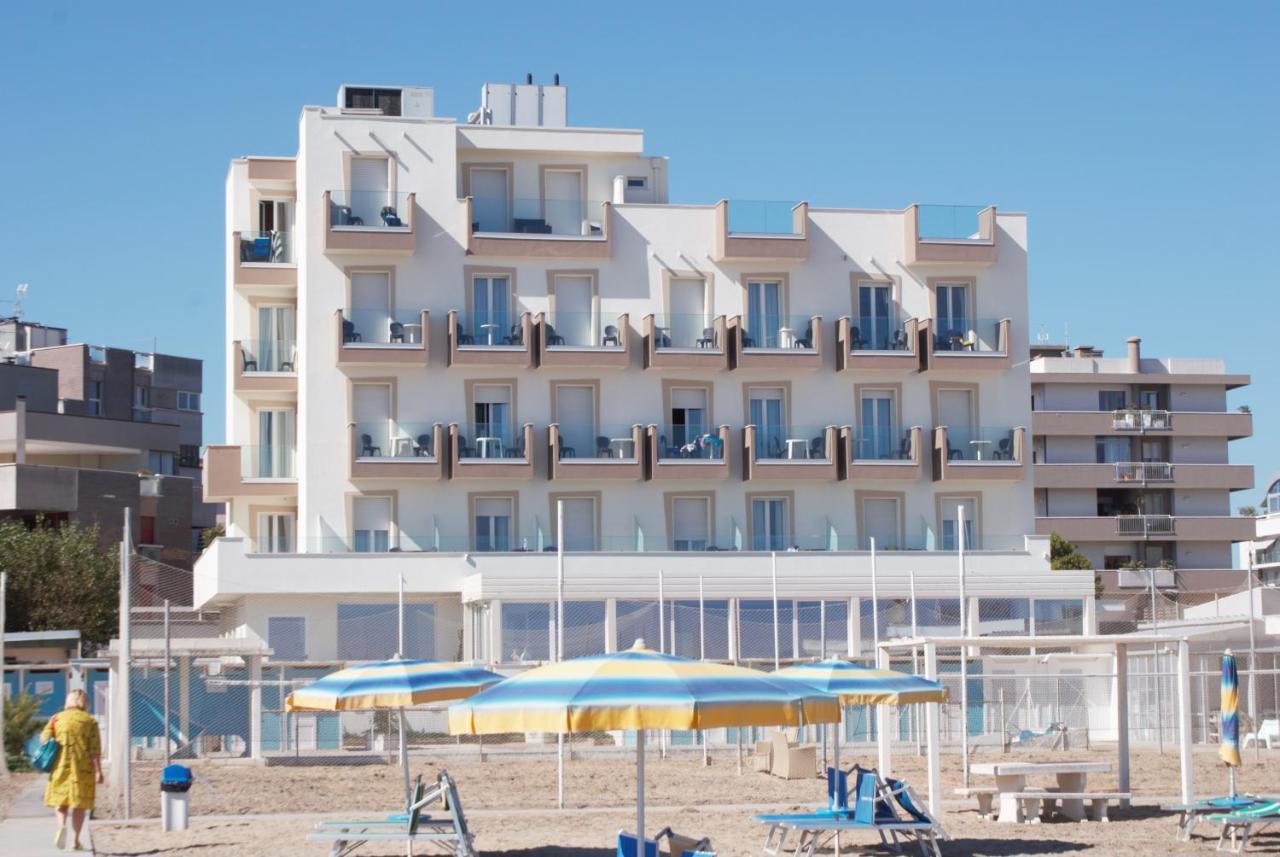 Hotel Caesar Paladium リミニ エクステリア 写真