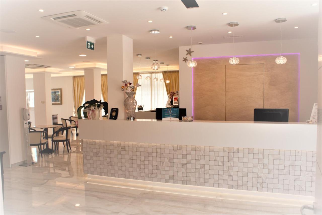Hotel Caesar Paladium リミニ エクステリア 写真