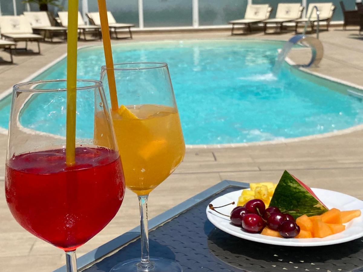 Hotel Caesar Paladium リミニ エクステリア 写真