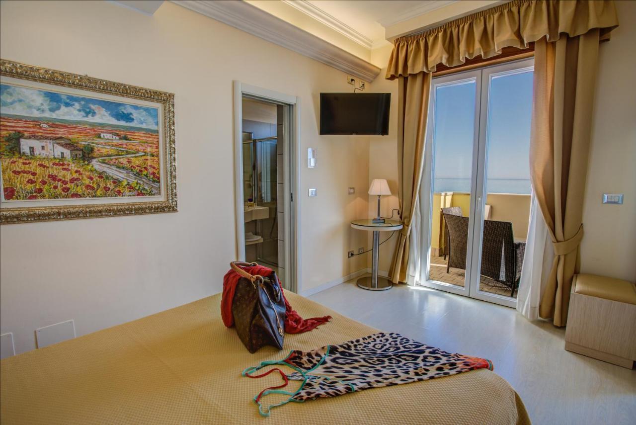 Hotel Caesar Paladium リミニ 部屋 写真