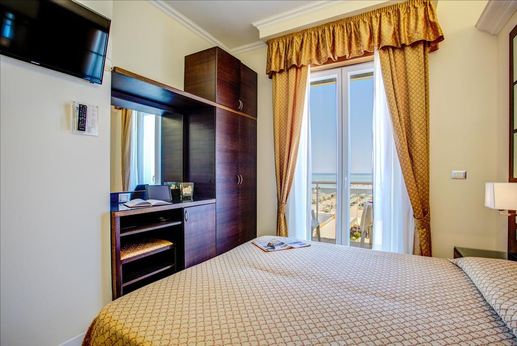 Hotel Caesar Paladium リミニ 部屋 写真