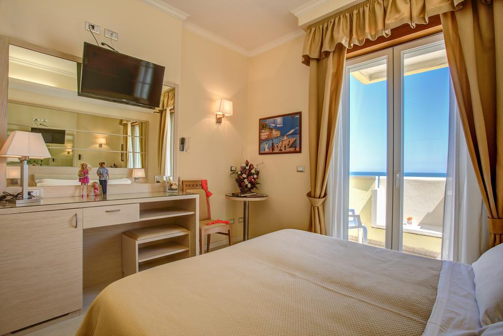 Hotel Caesar Paladium リミニ 部屋 写真