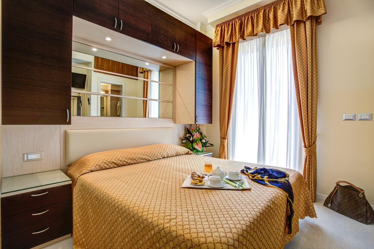 Hotel Caesar Paladium リミニ エクステリア 写真
